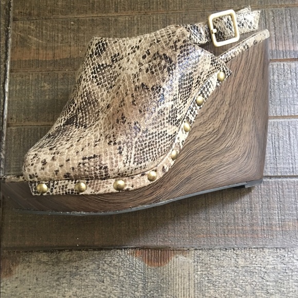 Platform sandals snake skin. - Picture 3 of 3
